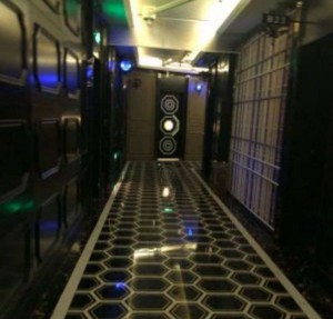 杭州天鹅湖KTV员工需完成哪些工作任务及业绩指标？
